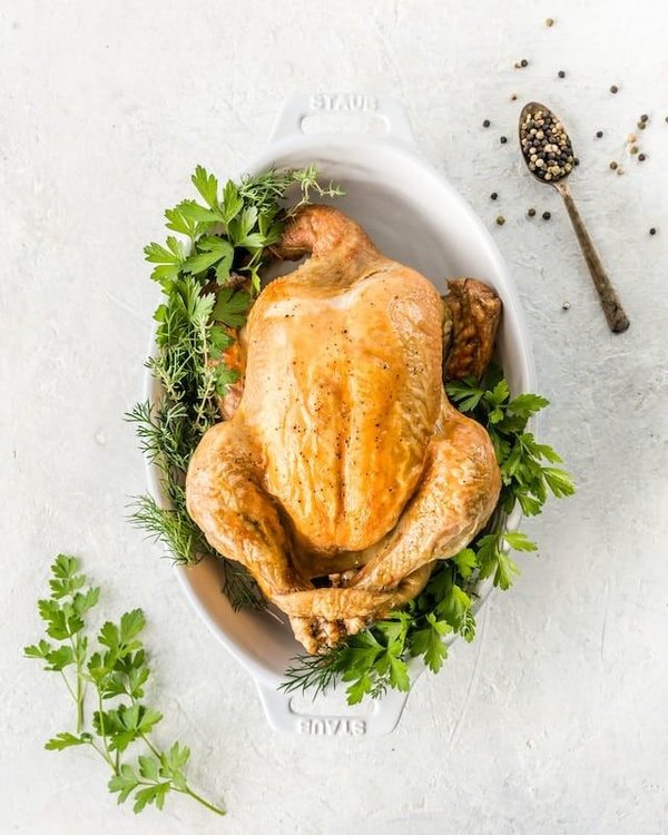 Astuces pour réussir un poulet rôti salé juteux et parfumé