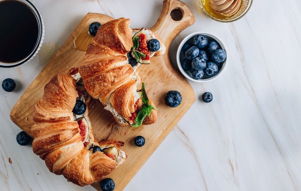 Comment réaliser des croissants aux amandes croustillants et parfumés ?